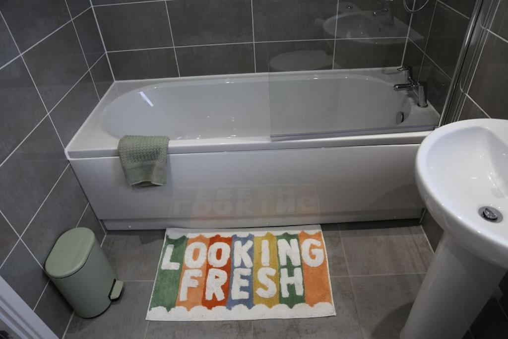 Luxury Ground Floor 2 Bedroom Apartment Free Wifi & Parking Sheffield Bagian luar foto